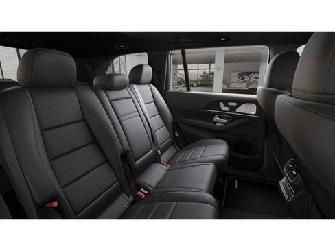 Used 2025 Mercedes-Benz GLS 450 4MATIC image 5