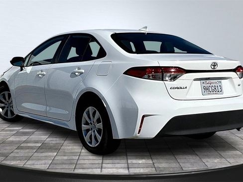 Used 2023 Toyota Corolla LE image 2