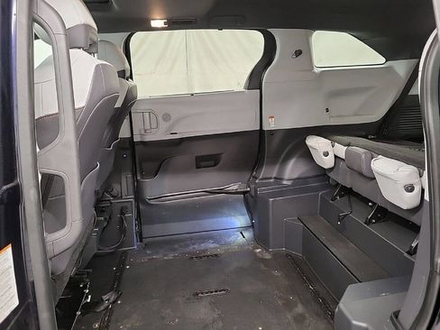 Used 2022 Toyota Sienna LE image 6