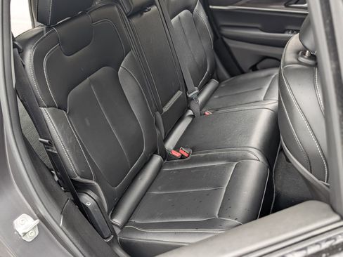 Used 2024 Jeep Grand Cherokee Limited w/ Black Appearance Package image 21