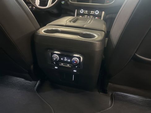 Used 2023 GMC Yukon XL SLT w/ SLT Premium Package AWD/4WD image 12