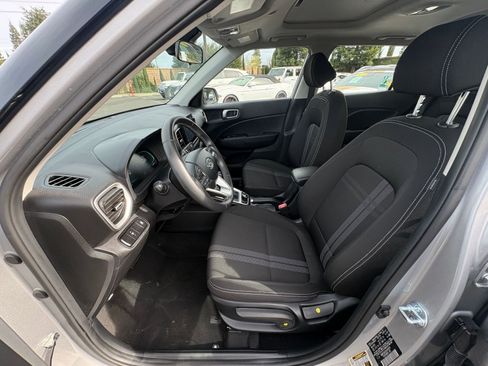 Used 2025 Hyundai Venue SEL image 25