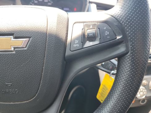 Used 2020 Chevrolet Trax LS w/ Tint and Cruise Package AWD/4WD image 19