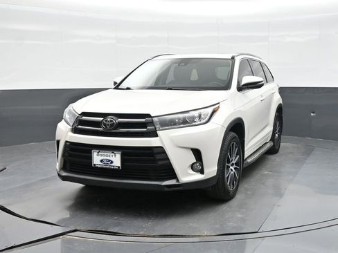 Used 2018 Toyota Highlander SE FWD image 12