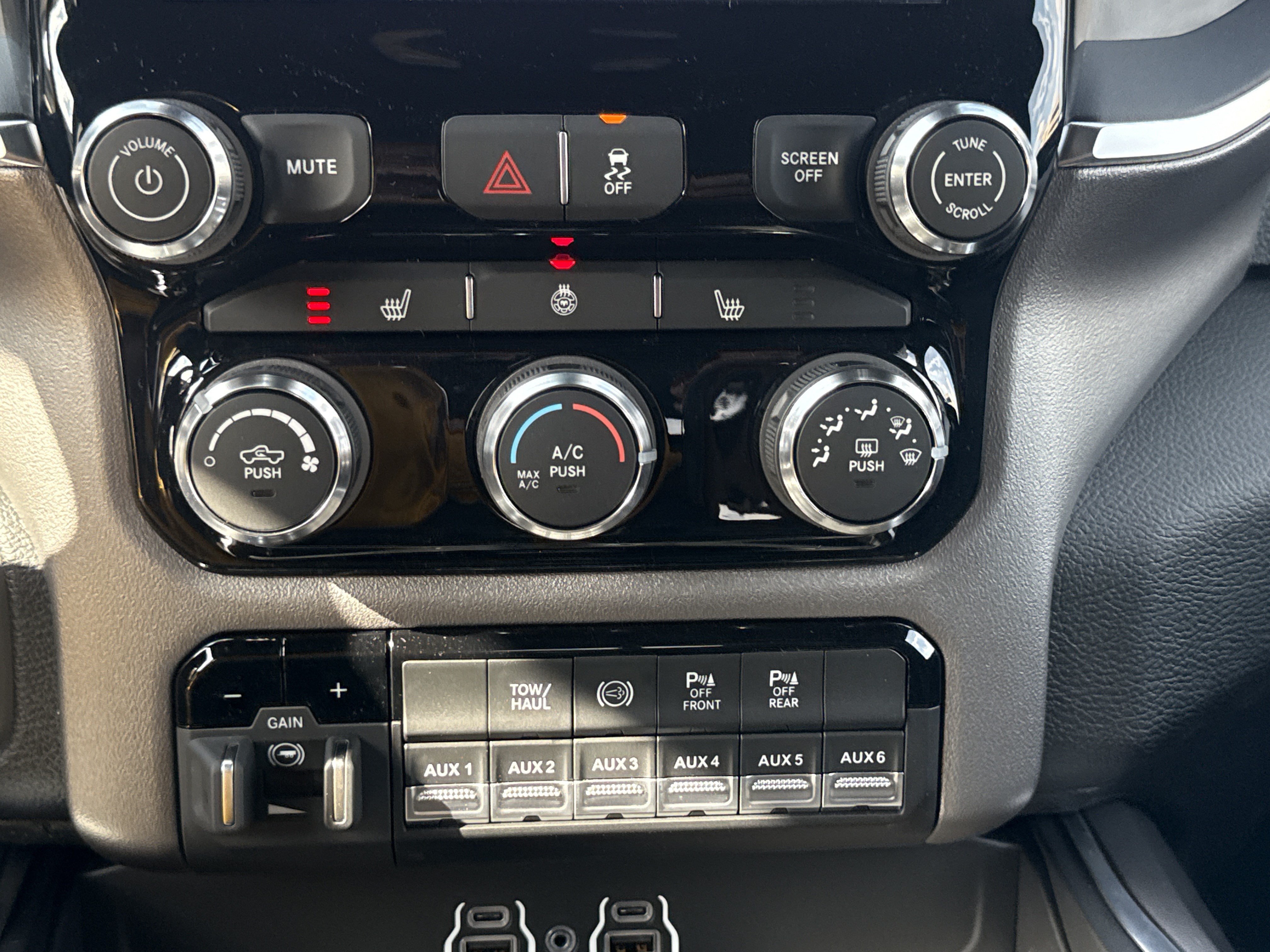 New 2027 RAM 3500 Big Horn AWD/4WD image 18