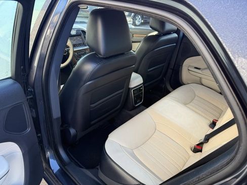 Used 2016 Chrysler 300 C Platinum w/ Safetytec Plus Group image 32