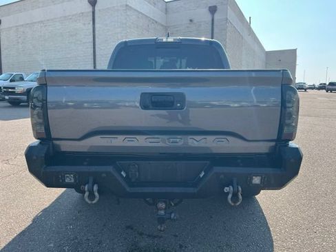Used 2019 Toyota Tacoma TRD Off-Road w/ TRD Premium Off Road Package AWD/4WD image 5