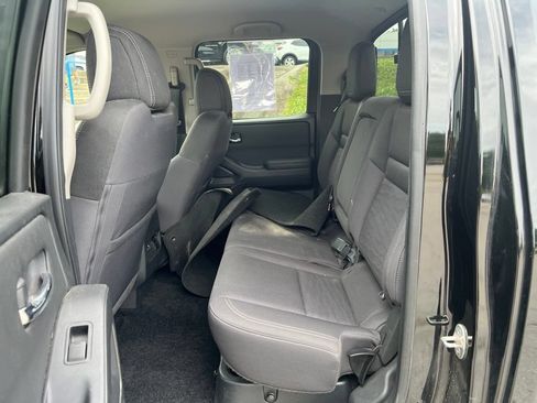 Used 2022 Nissan Frontier SV AWD/4WD image 9