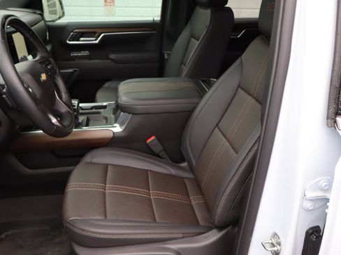 Used 2026 Chevrolet Silverado 1500 High Country AWD/4WD image 19