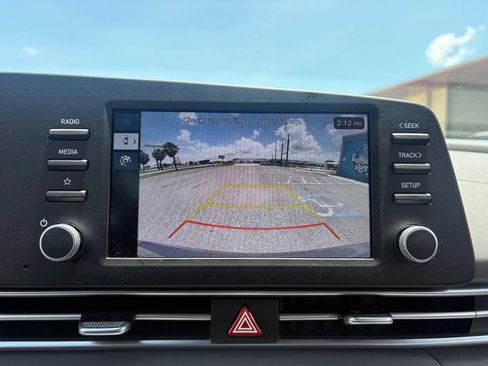 Used 2025 Hyundai Elantra SE FWD image 21