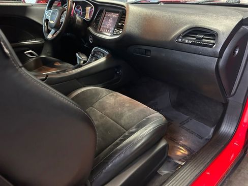 Used 2016 Dodge Challenger R/T Scat Pack w/ Leather Interior Group image 26