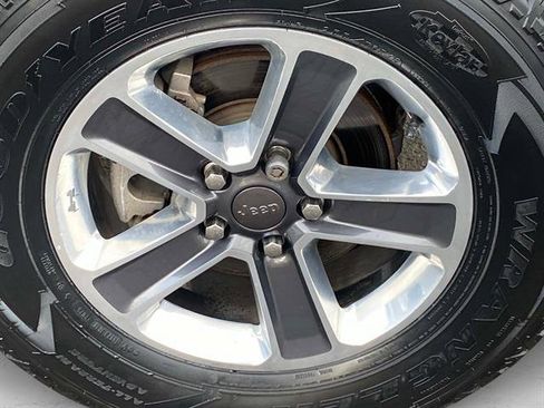 Used 2018 Jeep Wrangler Unlimited Sahara image 26