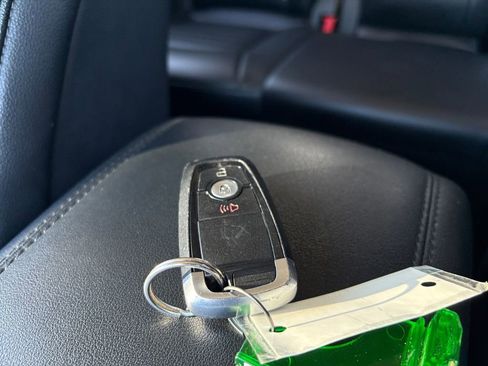 Used 2022 Ford Edge SEL image 27