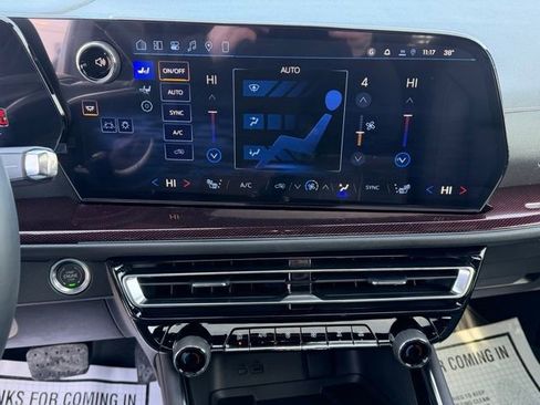 New 2026 Chevrolet Traverse Z71 w/ Driver Confidence Package image 32