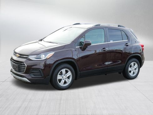 Used 2020 Chevrolet Trax LT w/ LT Convenience Package image 3