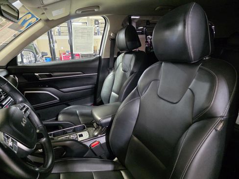 Used 2022 Kia Telluride LX AWD/4WD image 23