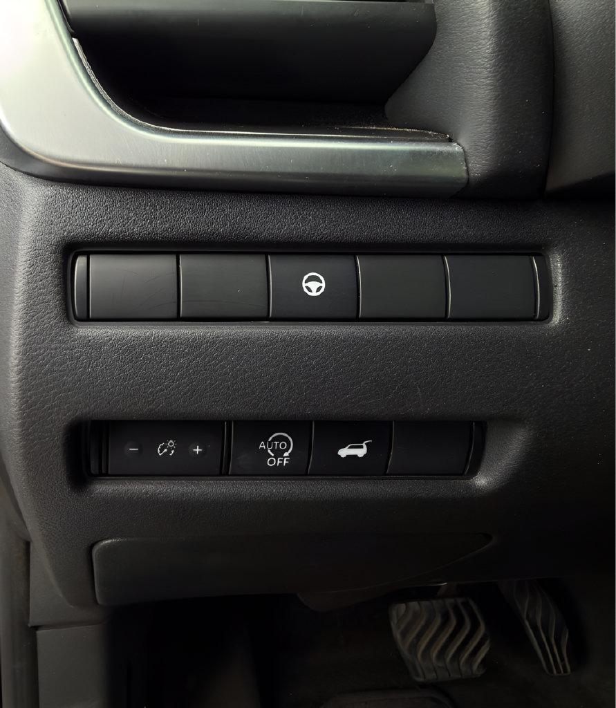 Certified 2025 Nissan Rogue SV w/ SV Premium Package AWD/4WD image 15