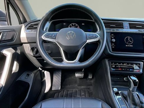 Used 2024 Volkswagen Tiguan SE FWD image 8