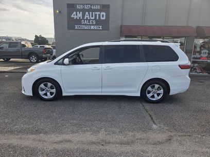 Used 2018 Toyota Sienna LE