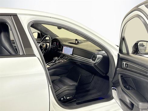 Used 2020 Porsche Panamera GTS image 30