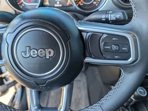 Used 2023 Jeep Gladiator Overland w/ Cold Weather Group image 17