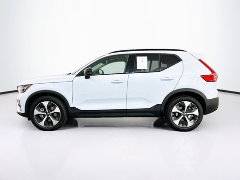 Used 2024 Volvo XC40 B5 Plus w/ Climate Package AWD/4WD image 4