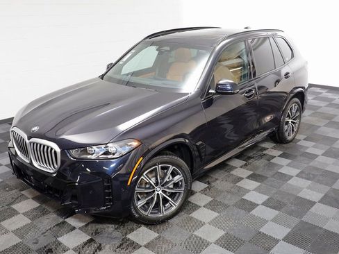 New 2026 BMW X5 xDrive40i w/ M Sport Package AWD/4WD image 2