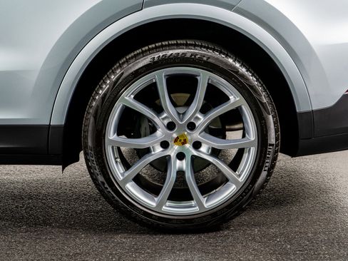 Used 2022 Porsche Cayenne S image 17