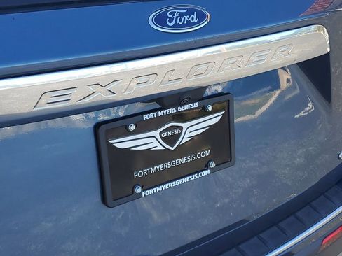 Used 2020 Ford Explorer Platinum w/ Premium Technology Package image 14