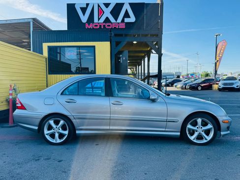 Used 2005 Mercedes-Benz C 230 Sedan image 4