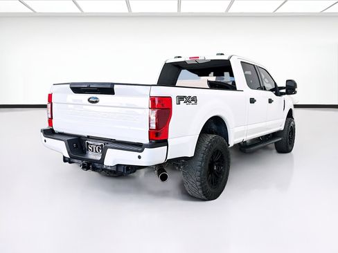 Used 2022 Ford F250 XLT w/ Black Appearance Package AWD/4WD image 4