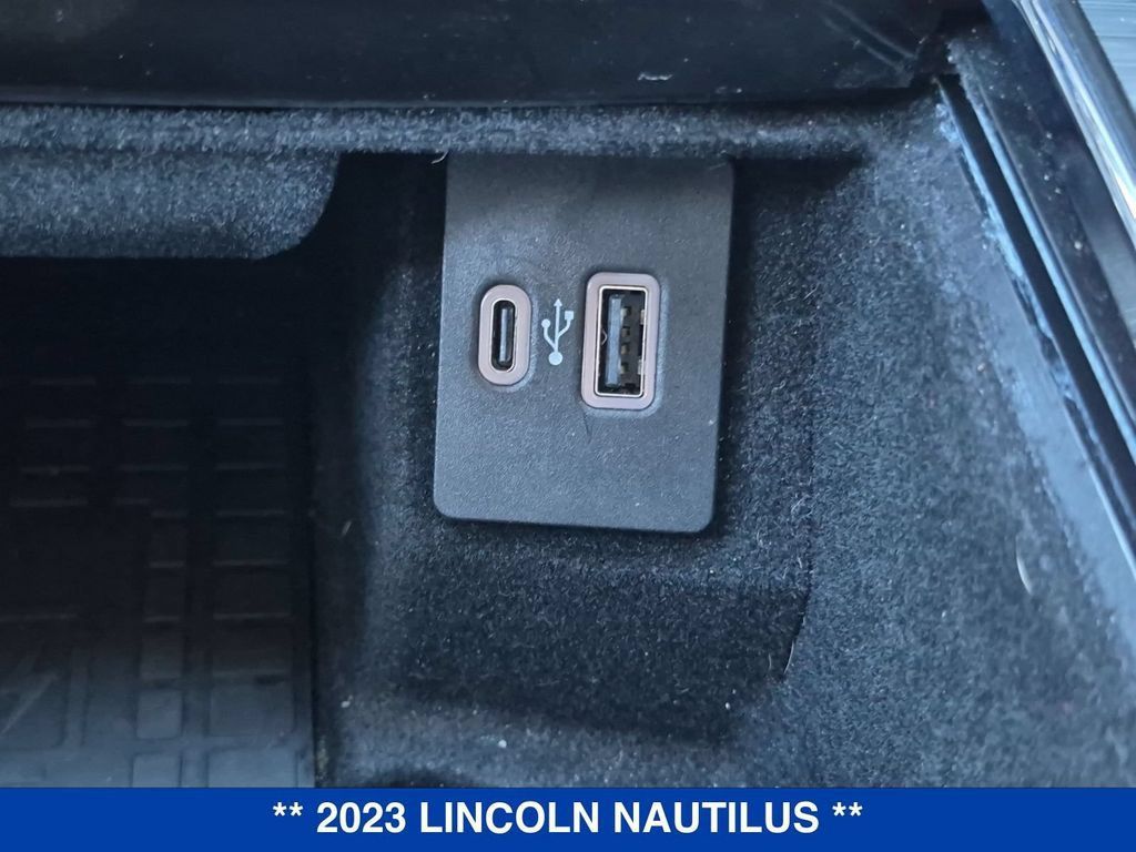 Used 2023 Lincoln Nautilus Reserve w/ Cargo Utility Package AWD/4WD image 28