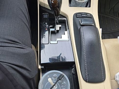 Used 2014 Lexus ES 350 w/ Luxury Package FWD image 9