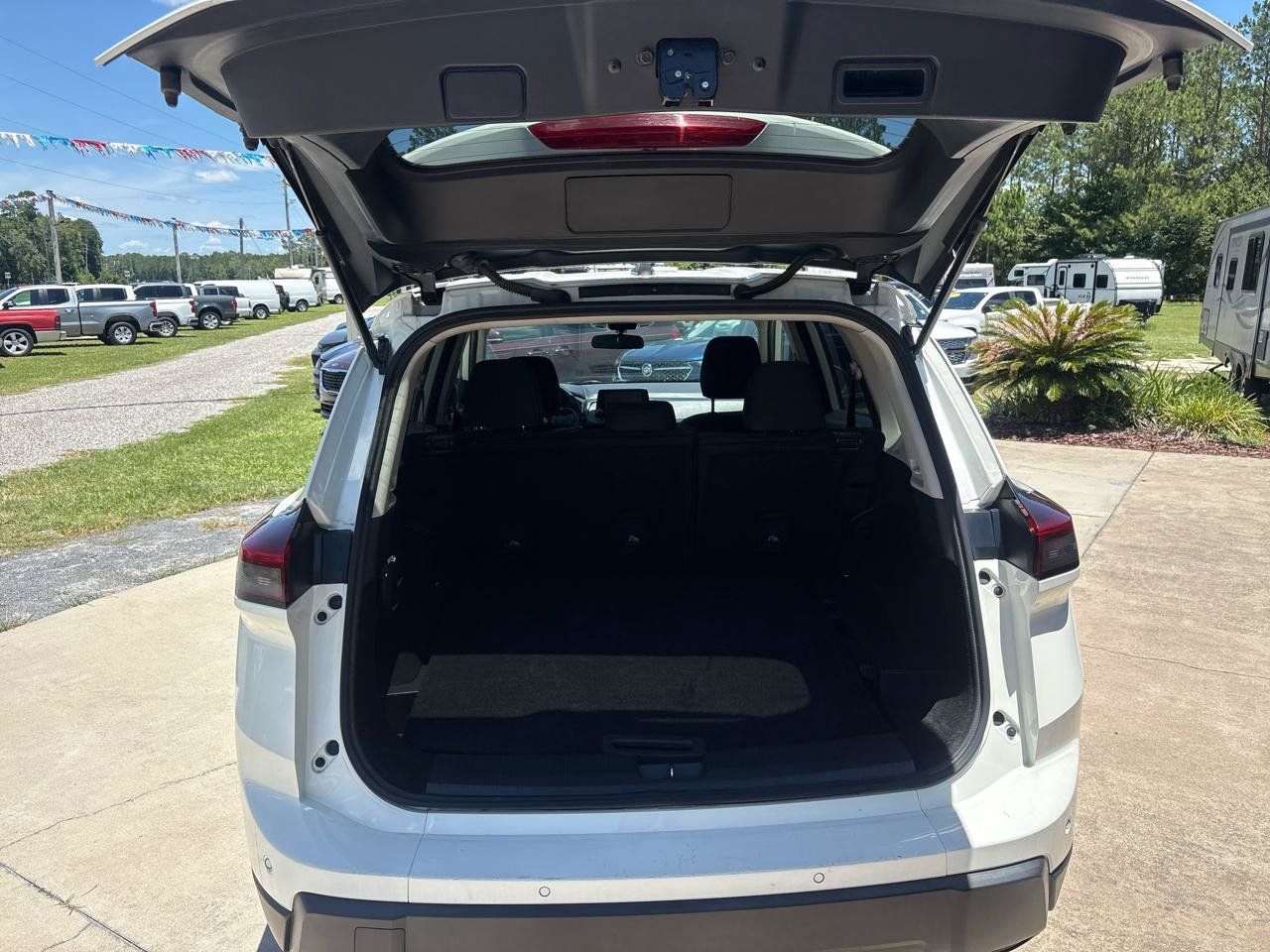Used 2024 Nissan Rogue S AWD/4WD image 19