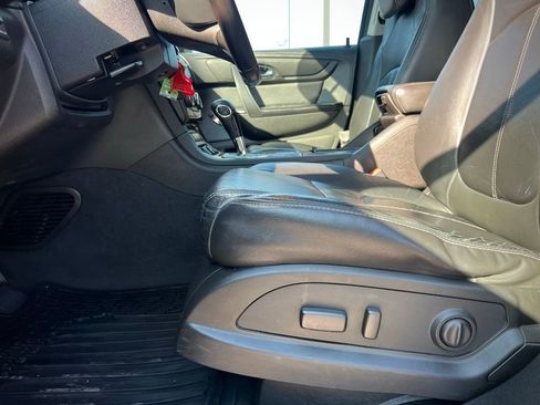 Used 2015 Chevrolet Traverse LT w/ LPO, 'HIT The Road' Package image 33