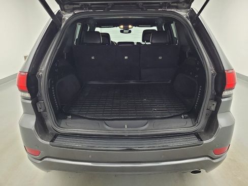 Used 2018 Jeep Grand Cherokee Altitude RWD image 29