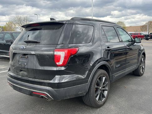 Used 2017 Ford Explorer XLT w/ Equipment Group 202A AWD/4WD image 7