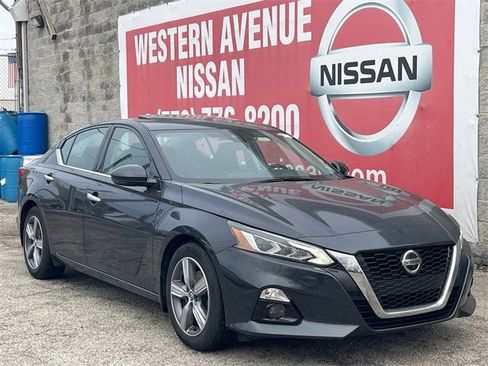 Used 2022 Nissan Altima 2.5 SL image 1
