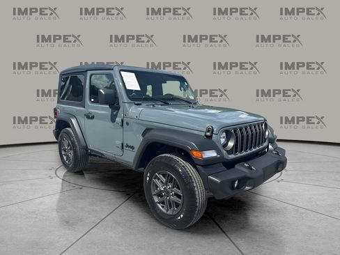 Used 2025 Jeep Wrangler Sport AWD/4WD image 7