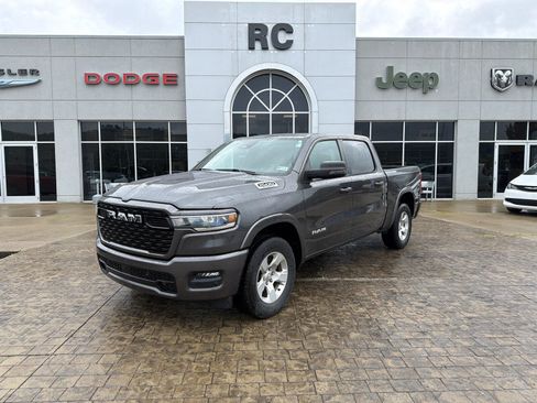 Used 2025 RAM 1500 Big Horn AWD/4WD image 4