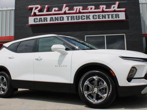Used 2025 Chevrolet Blazer LT FWD image 13