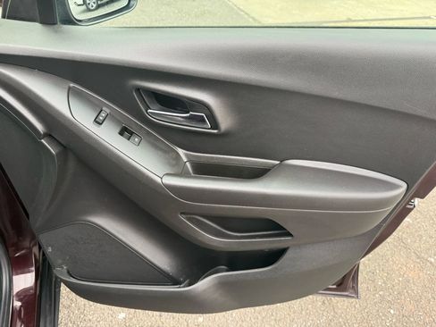 Used 2020 Chevrolet Trax LT image 17