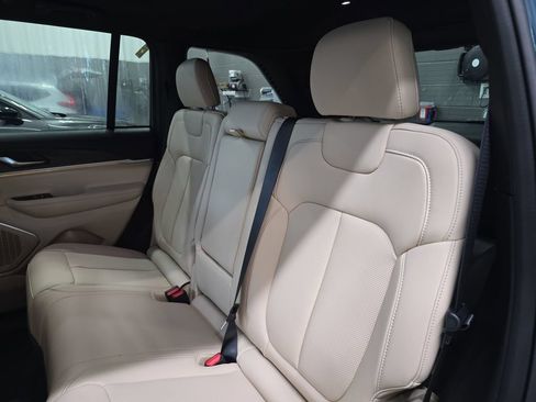 New 2026 Jeep Grand Cherokee Limited AWD/4WD image 14
