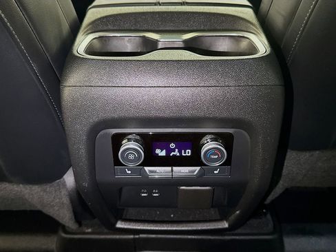 Certified 2025 Buick Enclave Avenir image 25