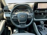 Used 2023 Toyota Highlander LE image 5