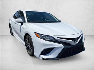 Used 2020 Toyota Camry SE w/ Audio Package FWD video 3