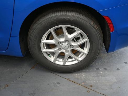 New 2027 Chrysler Pacifica Select FWD image 9
