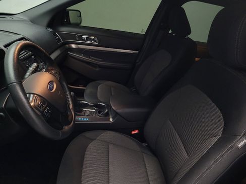 Used 2018 Ford Explorer XLT image 17
