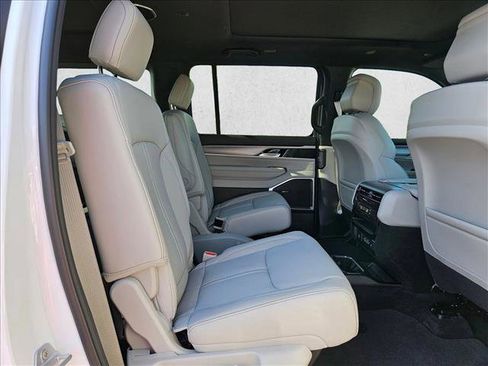 New 2026 Jeep Grand Wagoneer 2WD w/ Premium Group I image 16