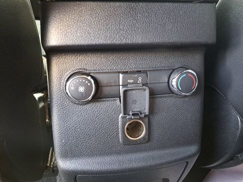 Used 2019 Ford Explorer XLT w/ Equipment Group 202A image 10